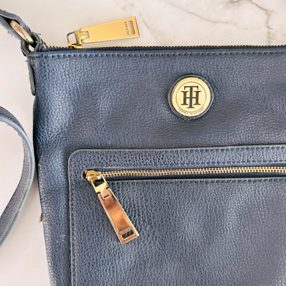 Tommy Hilfiger Navy‎ Crossbody Bag - Picture 3 of 11